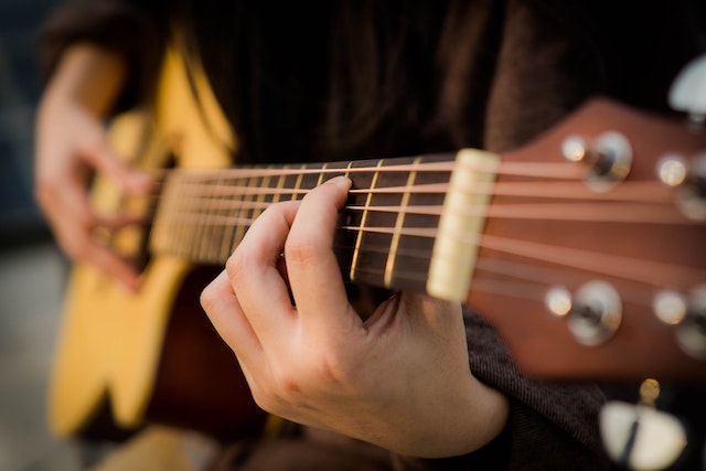 GITAR AKUSTIK